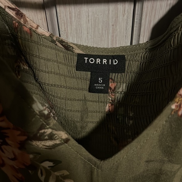 Do not fit. Brown with pink flowers. Cute top - Picture 2 of 3